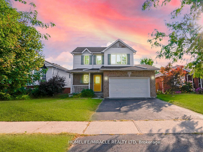 This One Has 4 Bathrooms 5 Bedrooms, Simcoe St/ Niagara Dr