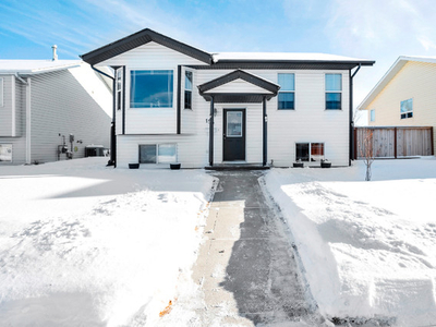 Well kept Bi-Level on large lot in Red Deer! ID #104718