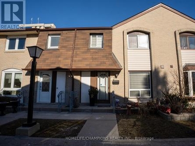 Townhouse For Sale In Seven Oaks, Toronto, Ontario