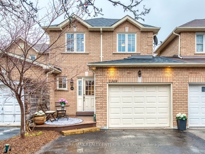 2369 Springfield Cres