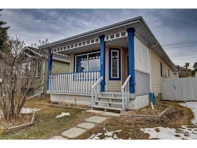 House For Sale In Somerset, Calgary, Alberta