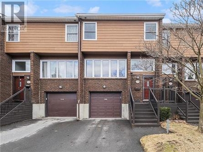 Townhouse For Sale In Pineview, Ottawa, Ontario