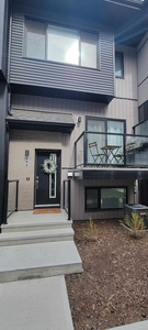 Sherwood Park Pet Friendly Townhouse For Rent | Amazing Emerald Hills Townhome