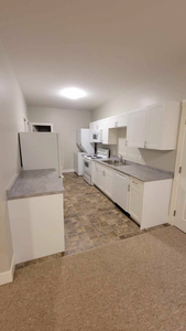 2 Bed, 1 Bath, 800 sq ft. suite close to VIU and Westwood Lake