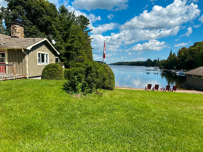 Beautiful cottage lakefront to rent - Chalet bord de l’eau