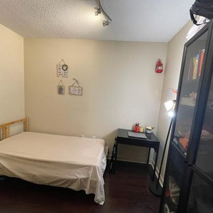 Den for Rent in Downtown Toronto