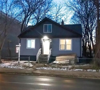 House For Sale In Chalmers, Winnipeg, Manitoba