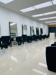 Store Front - Salon Space Room for Rent / Chair Rental