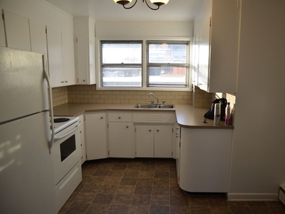 Calgary Apartment For Rent | Britannia | Britannia 3 bdrm apartment with