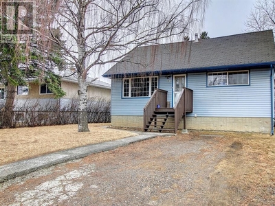 Calgary Pet Friendly Main Floor For Rent | Forest Lawn | Available March 1 - Cozy