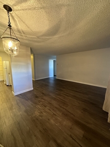 Calgary Pet Friendly Condo Unit For Rent | Mayland Heights | 2 Bedroom w All Utilities