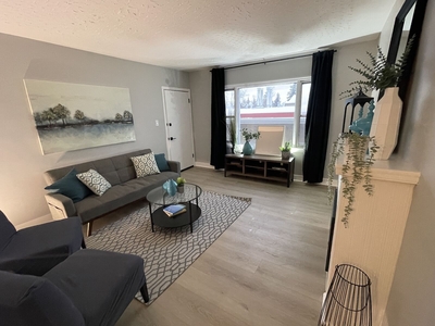 Calgary Pet Friendly Duplex For Rent | West Hillhurst | Bright & Refreshed 2 Bedroom
