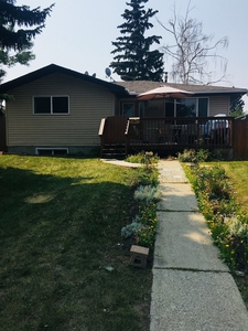 Calgary Pet Friendly House For Rent | Forest Lawn | THREE BEDRROOM MAIN FLOOR IN