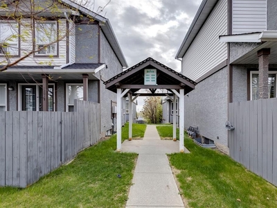 Calgary Pet Friendly Townhouse For Rent | Signal Hill | Townhouse with 3 beds 1.5