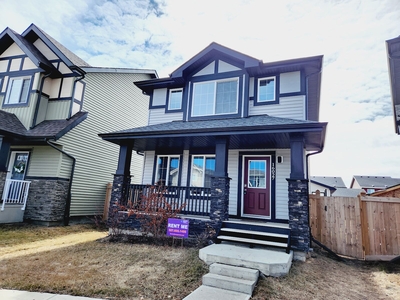 Edmonton Pet Friendly House For Rent | Glenridding Heights | Stylish and Spacious 3-Bedroom Home