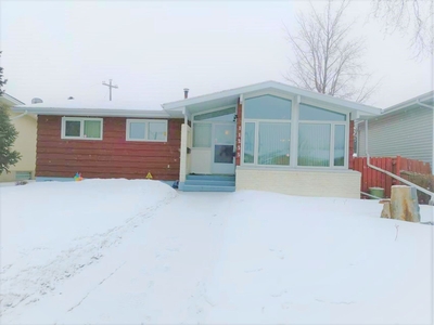 Edmonton Pet Friendly House For Rent | Lendrum Place | Single House For Rent from