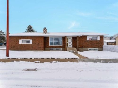 House For Sale In Southview, Medicine Hat, Alberta