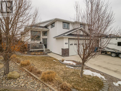 100 Riverland Close W Lethbridge, Alberta