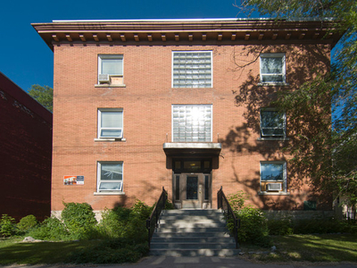 42 LANGSIDE - 2 Br - available NOW!