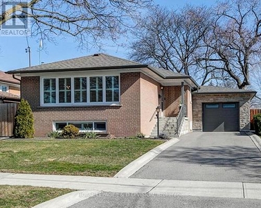 House For Sale In Eringate, Toronto, Ontario