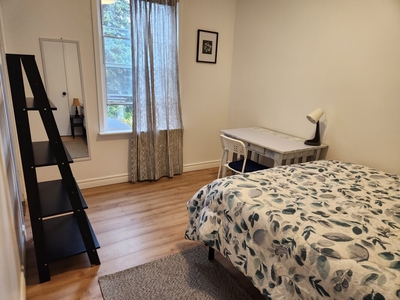 5 room Room for rent in Toronto On, Toronto ON