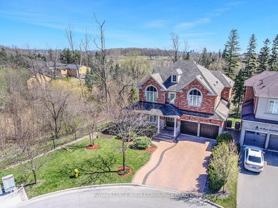 51 Princess Isabella Crt Vaughan, ON L6A 4B3