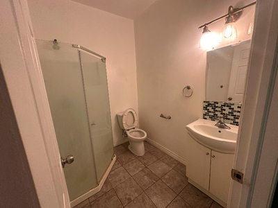 Room with personal washroom . Linden drive Cambridge