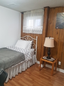4 room Room for rent in Toronto On, Toronto ON