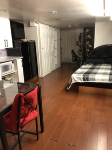 3 room Room for rent in Toronto On, Toronto ON