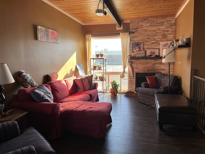 Calgary Pet Friendly Room For Rent For Rent | Oakridge | Cozy Large Bedroom Fully Furnished for