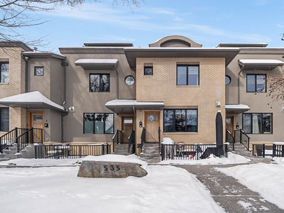 Calgary Townhouse For Rent | Parkdale | EXECUTIVE 2 Bedroom 2.5 Bathroom Townhouse