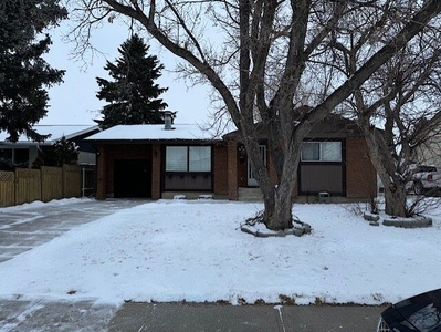 Lethbridge House For Rent | Park Meadows | Beautiful brick House with great