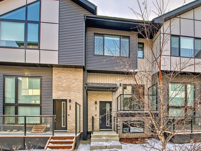 Sherwood Park Pet Friendly Townhouse For Rent | Modern Elegance and Comfort: Spacious