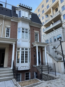Toronto Pet Friendly Townhouse For Rent | 2 Bedroom Townhouse King West