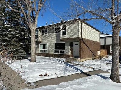 Townhouse For Sale In Silver Springs, Calgary, Alberta