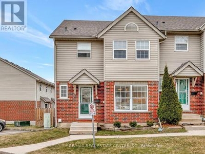 Townhouse For Sale In Silverheights, Cambridge, Ontario