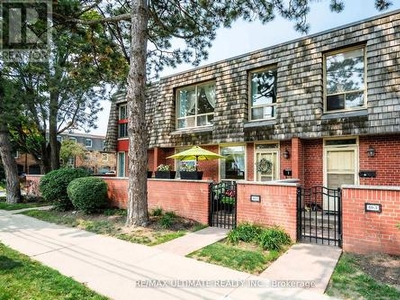 Townhouse For Sale In St. Andrew, Toronto, Ontario