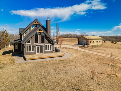 3 bedroom exclusive country house for sale in Stettler, Alberta