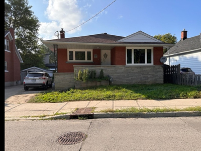 Beautiful 3 Bedroom Home in Central Downtown Kitchener!