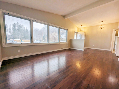 Beautiful 3+1 Bed / 2 Bath LAKEVIEW Detached Bungalow in Barrie
