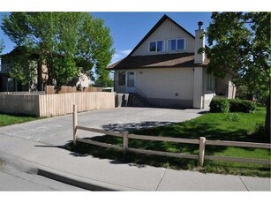 House For Sale In Acadia, Calgary, Alberta