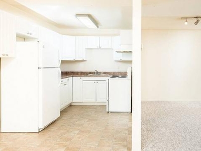 3 Bedroom Apartment Unit Edmonton AB For Rent At 1425