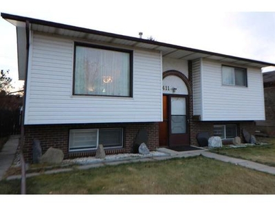House For Sale In Pineridge, Calgary, Alberta