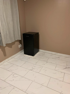 1 room with attached bathroom in basement for rent