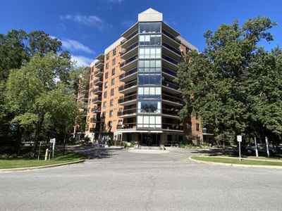 2 bed condo with gorgeous views- 908-115 Barrett Court