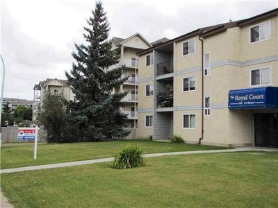 2 bedroom apartment style condo unit in Collingwood