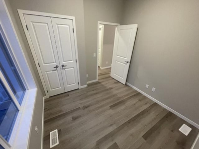 2 Bedroom Detached House Calgary AB For Rent At 1500