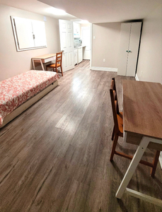 2 Studio near Carleton university available immediately