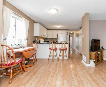 3 bedroom house - upper apartment - Barrie