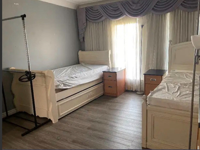 Big room for rent in south windsor, close to St. Clair College